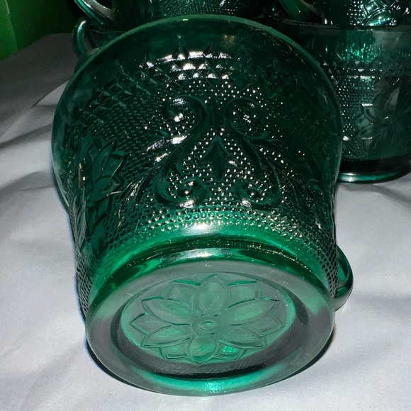 Vintage Tiara Emerald Pressed Glass Small Teacups - Picture 12 of 15